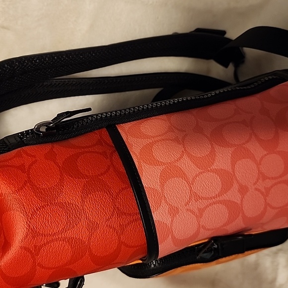 Coach back pack - Picture 6 of 9